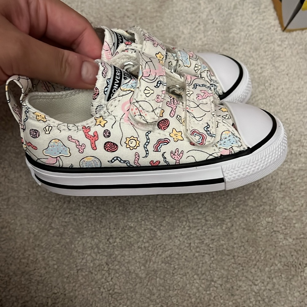 Converse - Picture 2 of 2